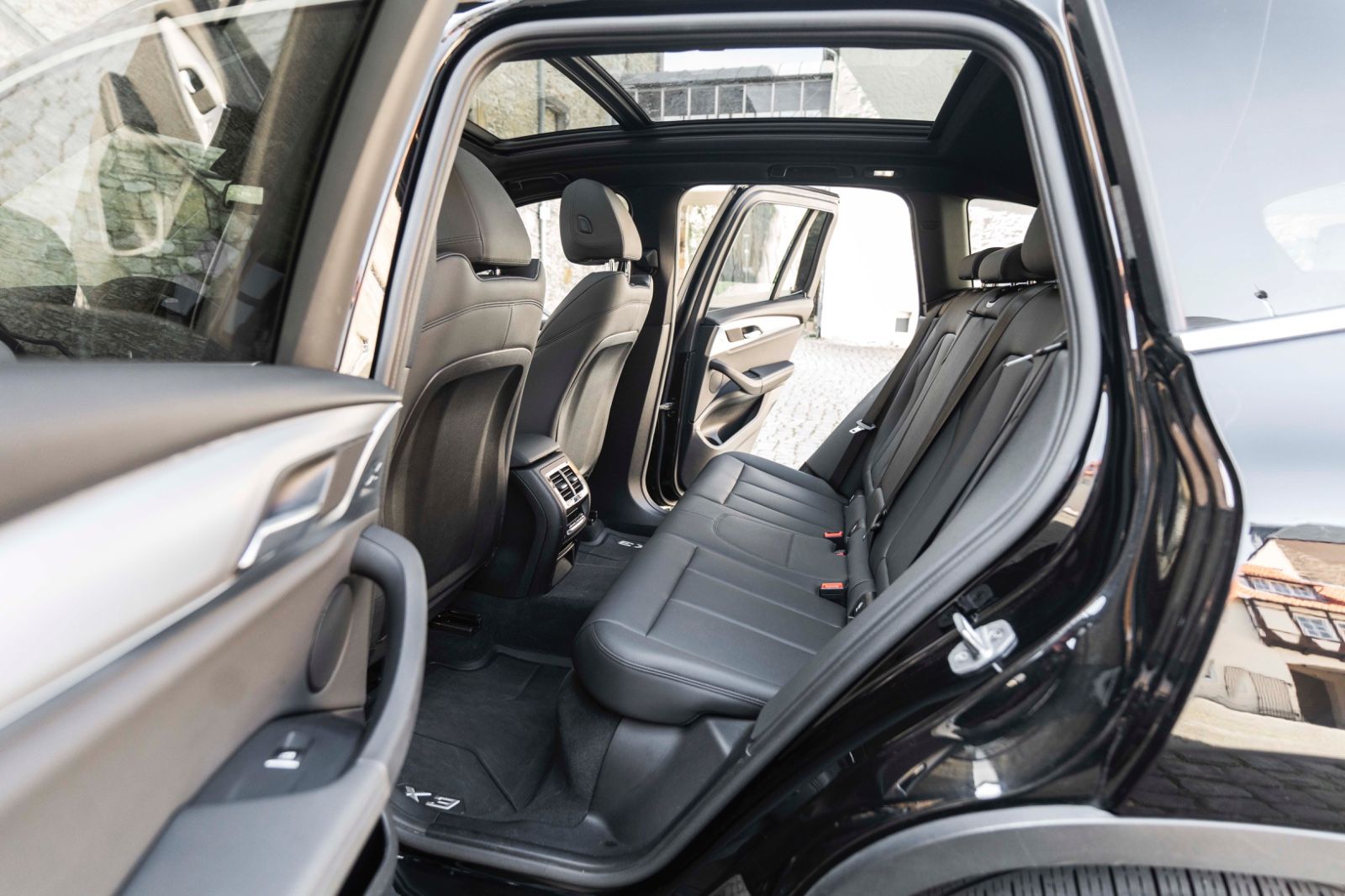 Fahrzeugabbildung BMW X3 xDrive 30i xLine LED Pano HIFI Driving Assist