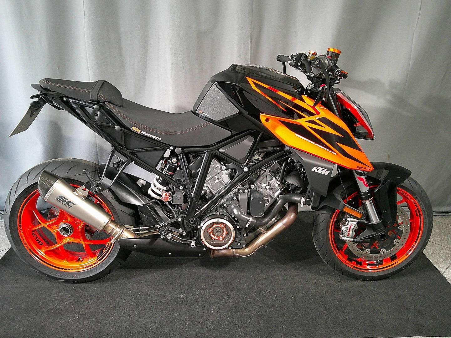 KTM 1290 Super Duke R Black, wenig km, SC-Project, Z