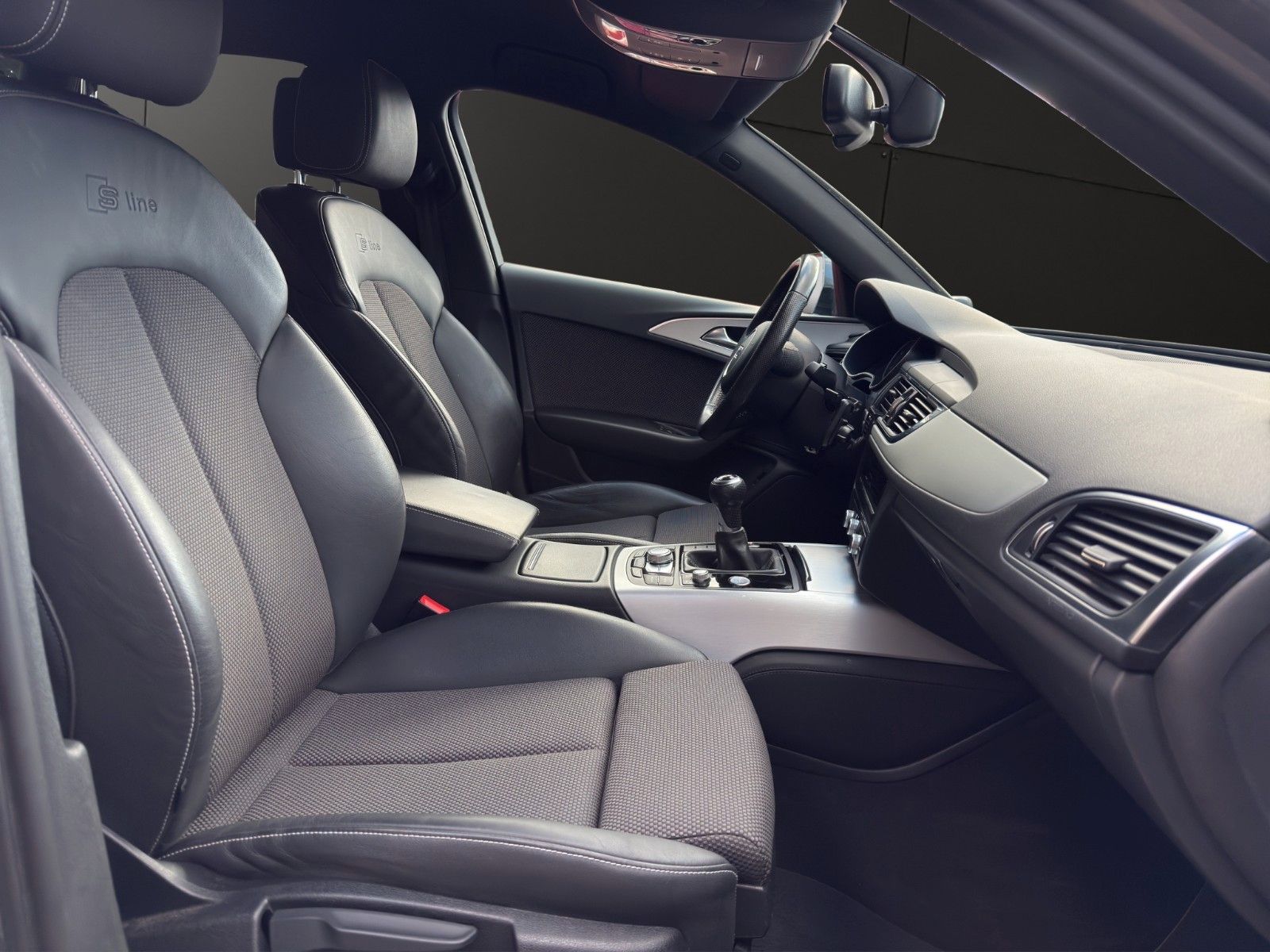 Fahrzeugabbildung Audi A6 Avant 2.0 TDI *S-line*Schalter*AHK*Tempomat*