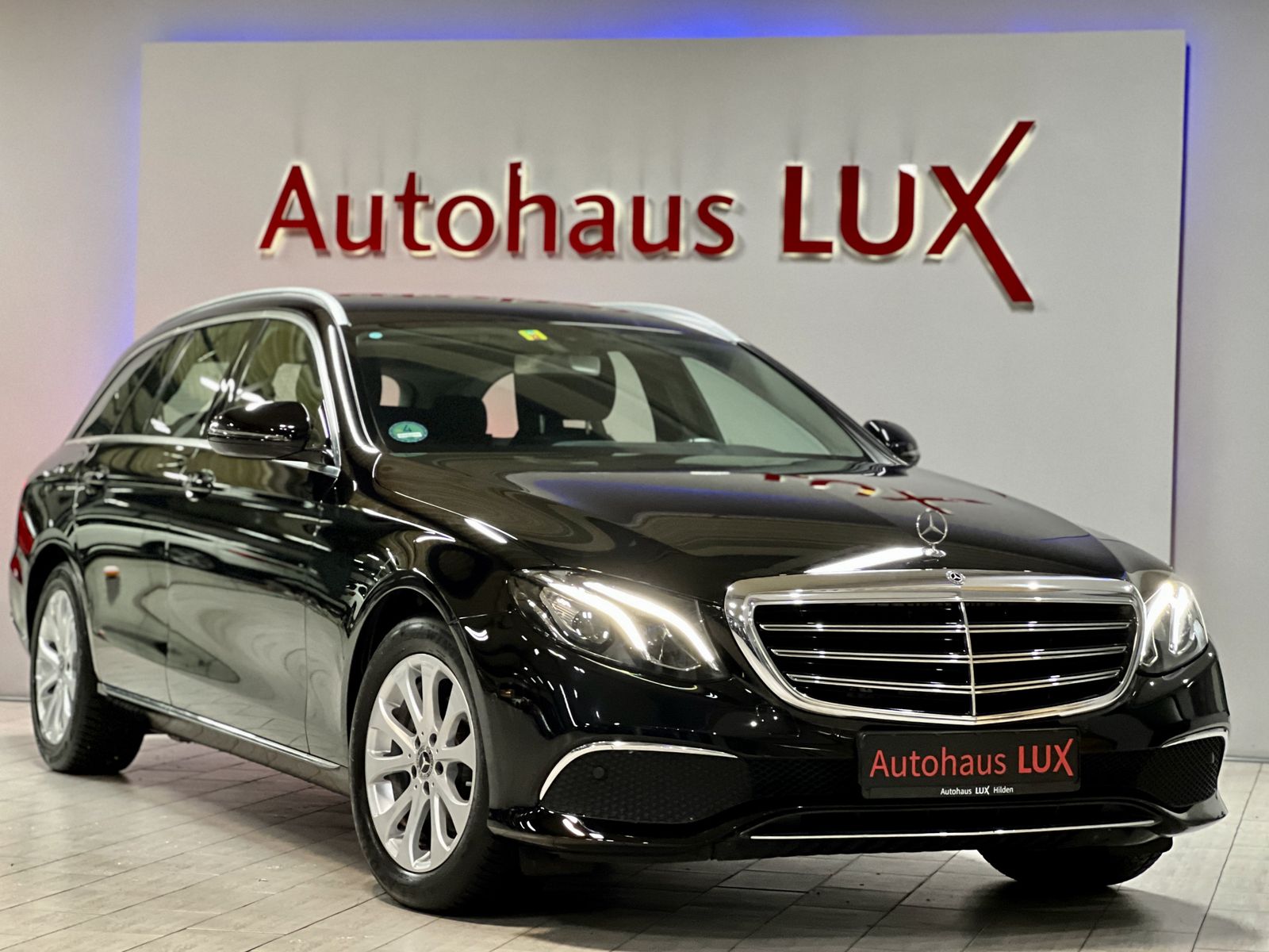 MERCEDES-BENZ E 200 EXCLUSIVE*9G*AMBIENTE*NAVI*R-KAMERA*77TKM*