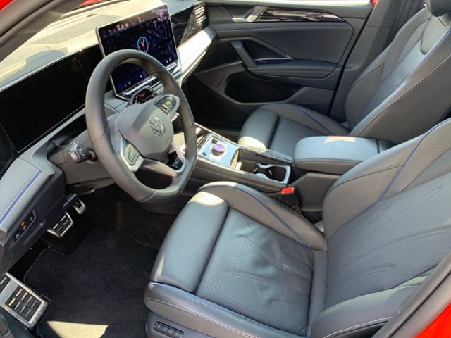 Fahrzeugabbildung Volkswagen Tiguan 2,0 TDI DSG 4MOTION R-LINE LEDER HUD PANO