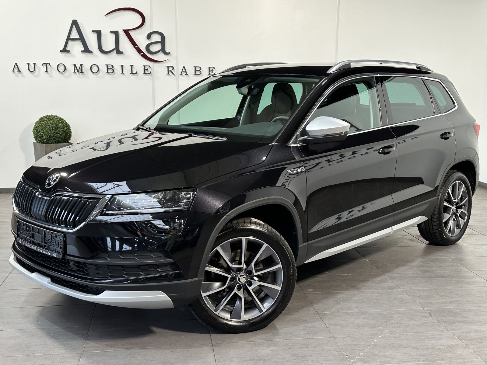 Fahrzeugabbildung SKODA Karoq 2.0 TDI DSG 4x4 Scout NAV+LED+SHZ+18ZO+PP
