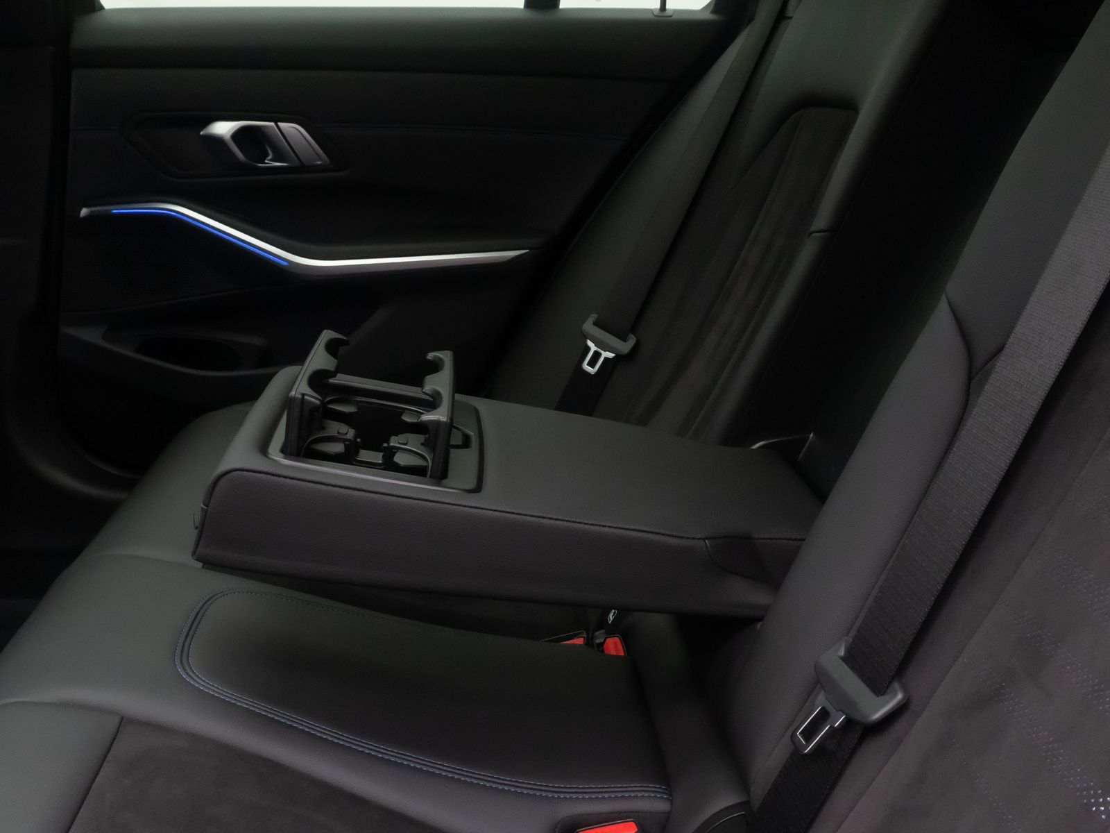 Fahrzeugabbildung BMW 320d M Sport Panorama DAB Laser HiFi Komfort