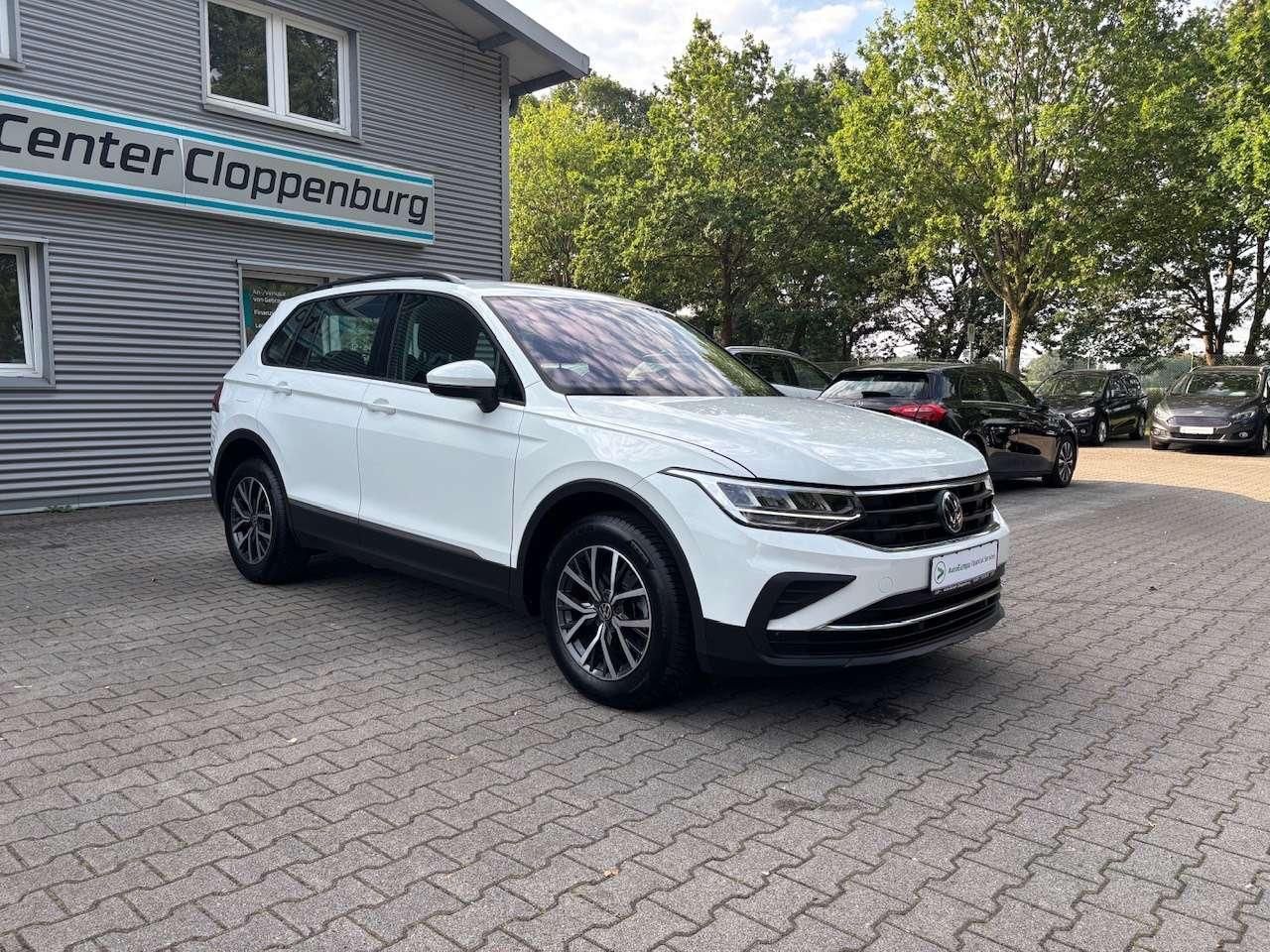 Volkswagen Tiguan - 1
