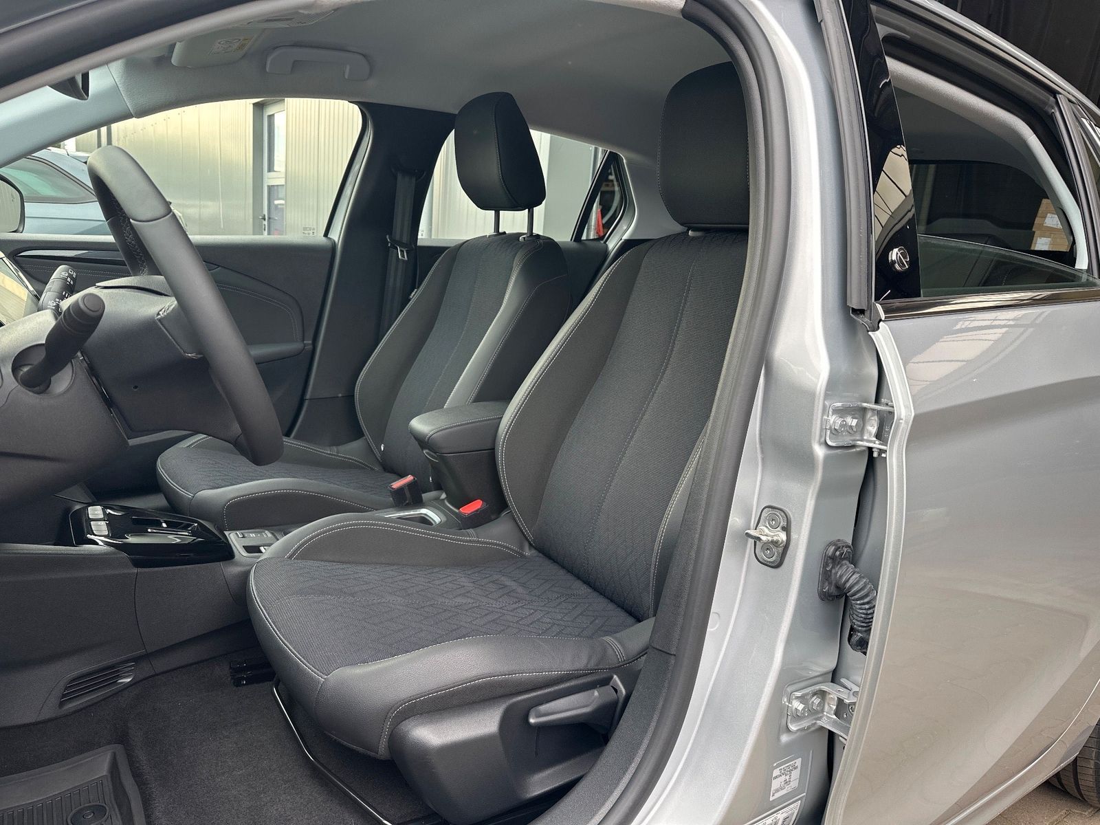 Fahrzeugabbildung Opel Corsa e Elegance NAV+LED+KAMERA+SHZ+VCOCK+TOTW