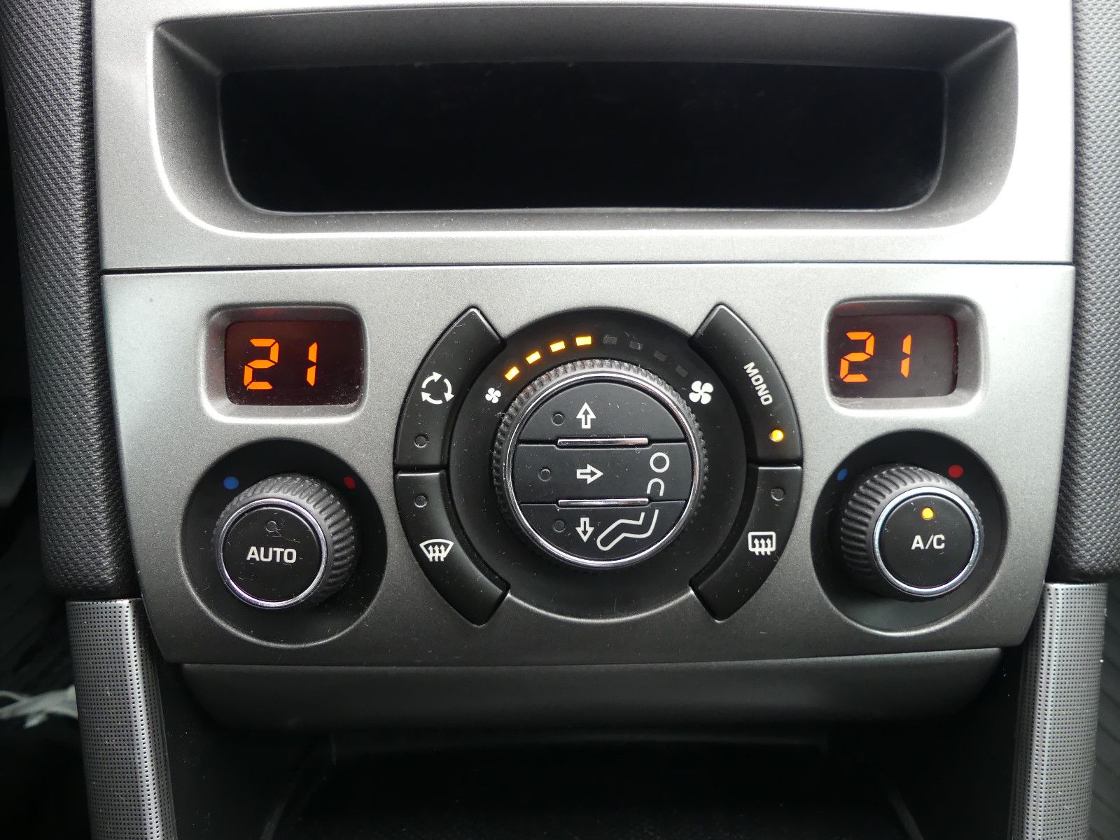 Fahrzeugabbildung Peugeot 308 Sport Plus 150 THP *PDC*SITZHZG*PANO*LM*GRA*