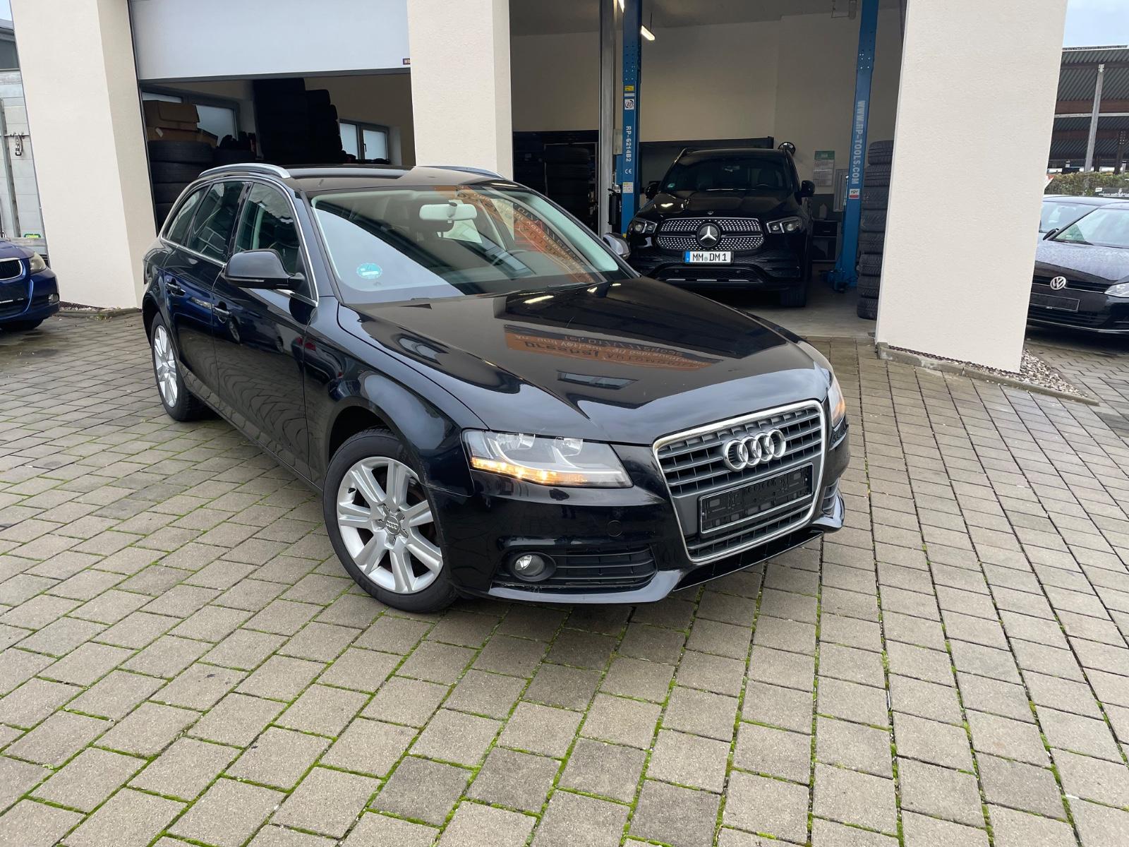 Audi A4 2009 — вигляд ззаду