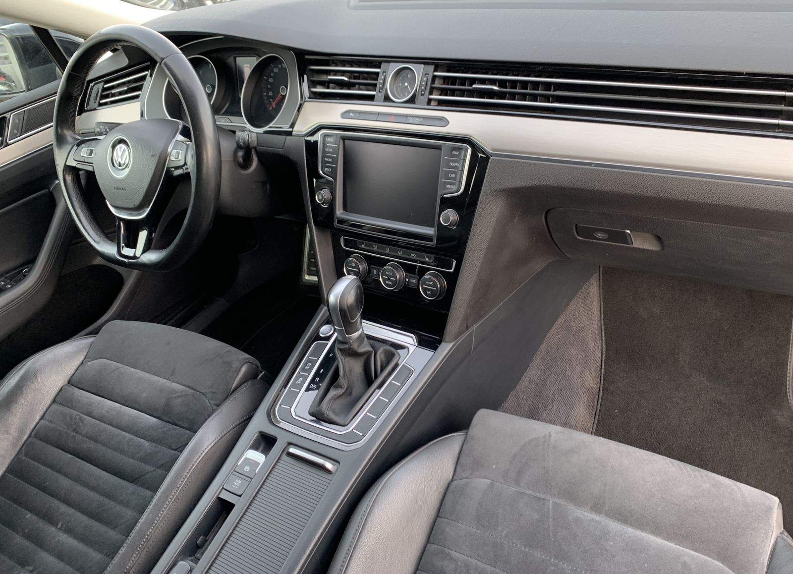 Fahrzeugabbildung Volkswagen Passat Variant 2.0 TDI*Highline*AHK*STHZ*Cam*