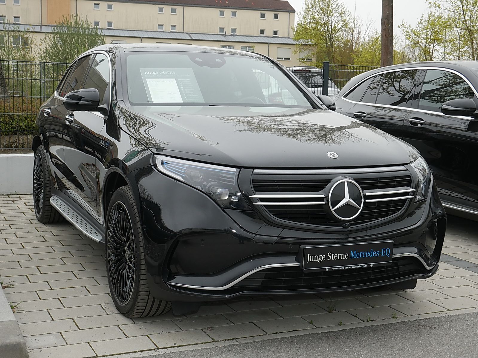 Mercedes-Benz EQC 400 4M AMG+MEMORY+SCHIEBEDACH+AHK+360°KAMERA foto 2