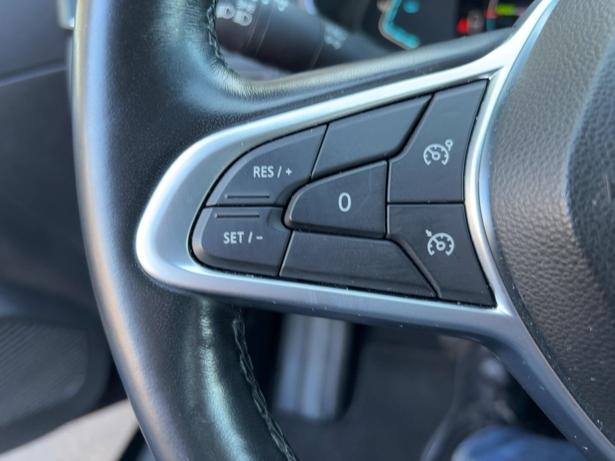 Fahrzeugabbildung Renault Clio INTENS E-TECH 140 Navi SHZ Kamera