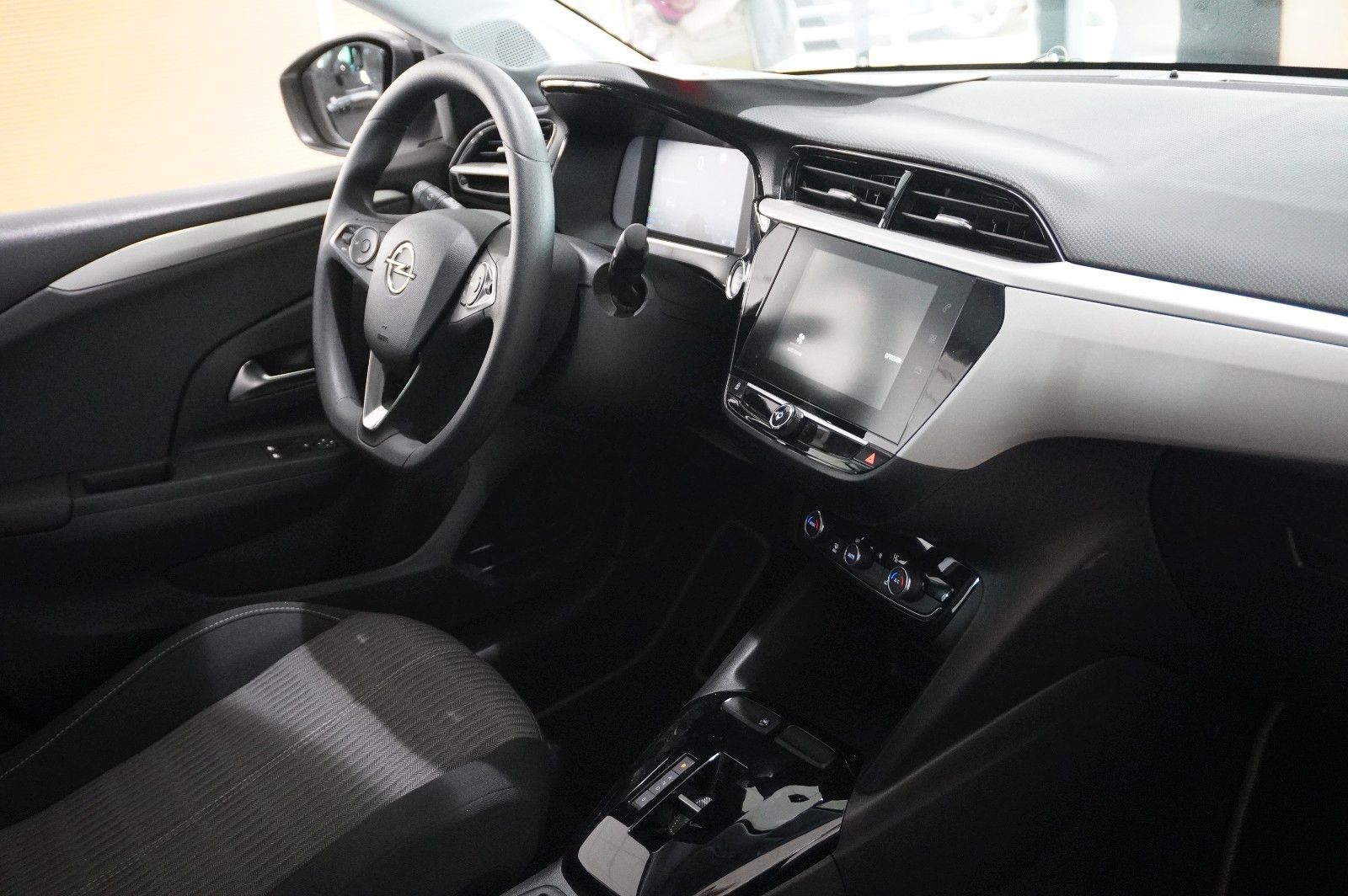 Fahrzeugabbildung Opel Corsa-e F EDITION 7KW NAVI/VIRT/SPORT/DAB/WÄRMEP
