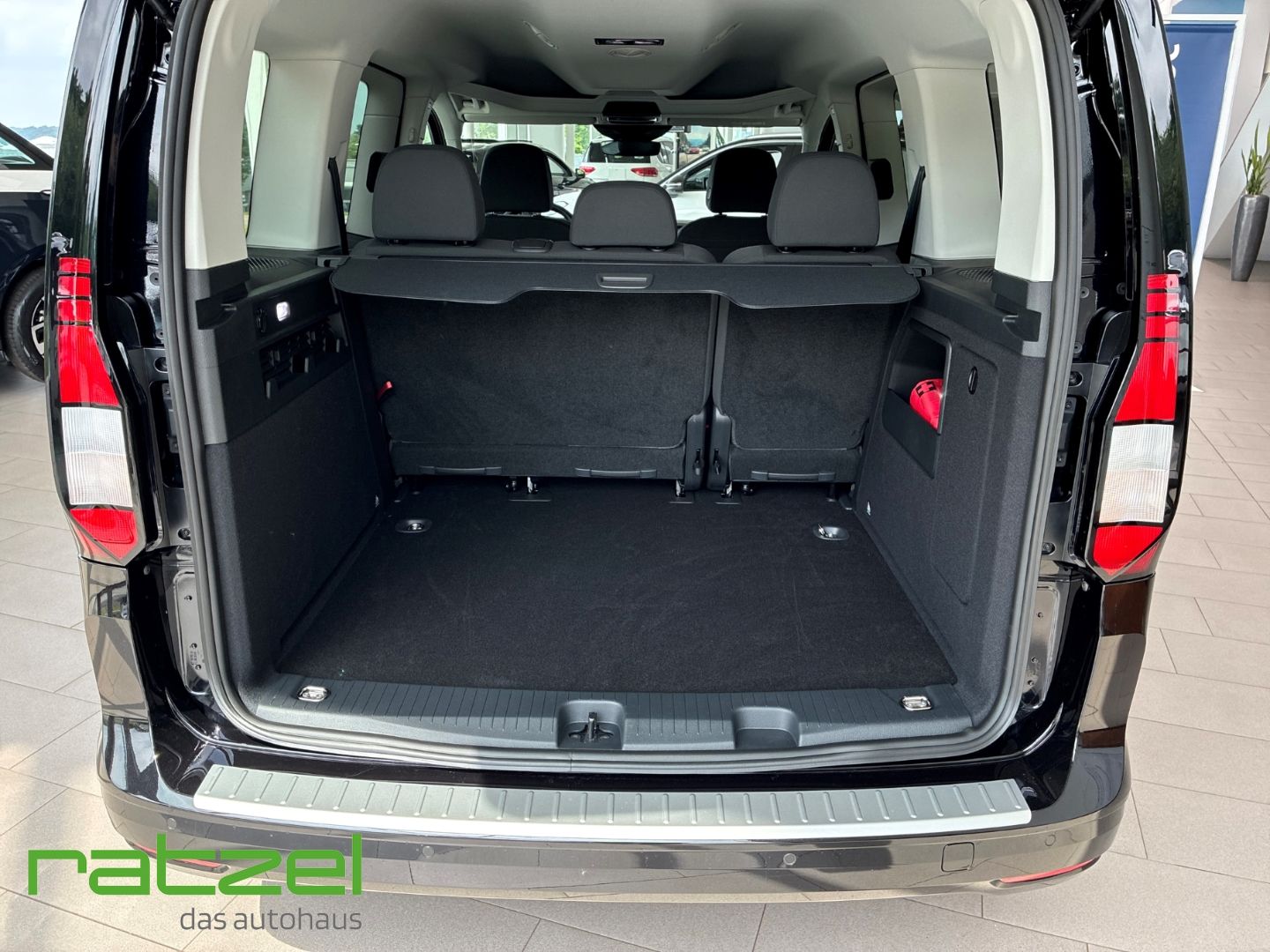 Fahrzeugabbildung Volkswagen Caddy ENERGY 1.5 TSI DSG LED+SHZ+Kamera+PDC+ACC
