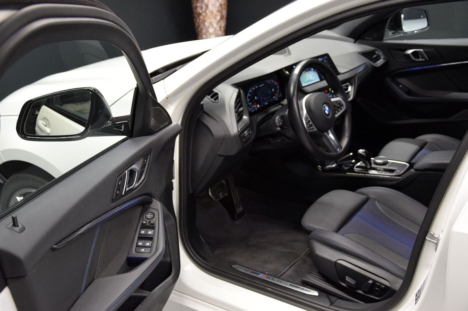 Fahrzeugabbildung BMW M135 i xDrive Panorama ACC harman/kardon HeadUp