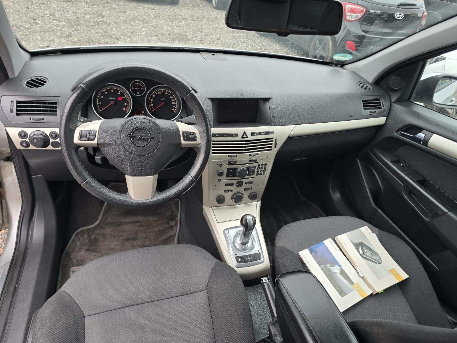 Opel Astra 2008 — photo 12
