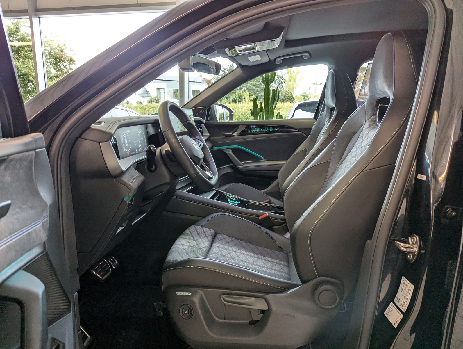 VW Tayron 2.0TDI 4M R-Line Launch Pano Black AHK 20 - Image 12