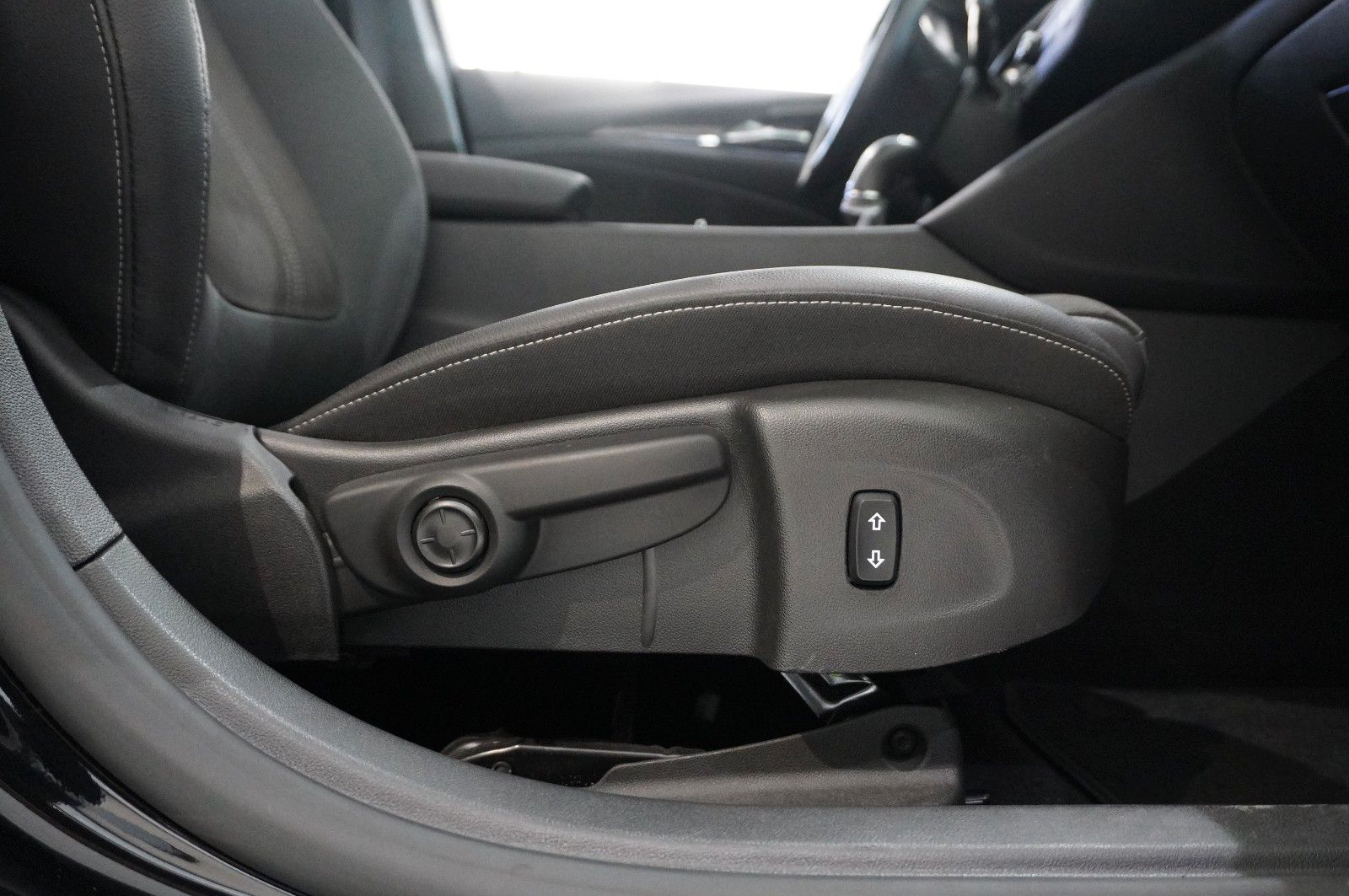 Fahrzeugabbildung Opel Insignia B ST 2.0D ULTIMATE NAVI/OPC/KAMERA/AHK