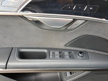 صورة مصغرة 15 لـ 2024 AUDI S8