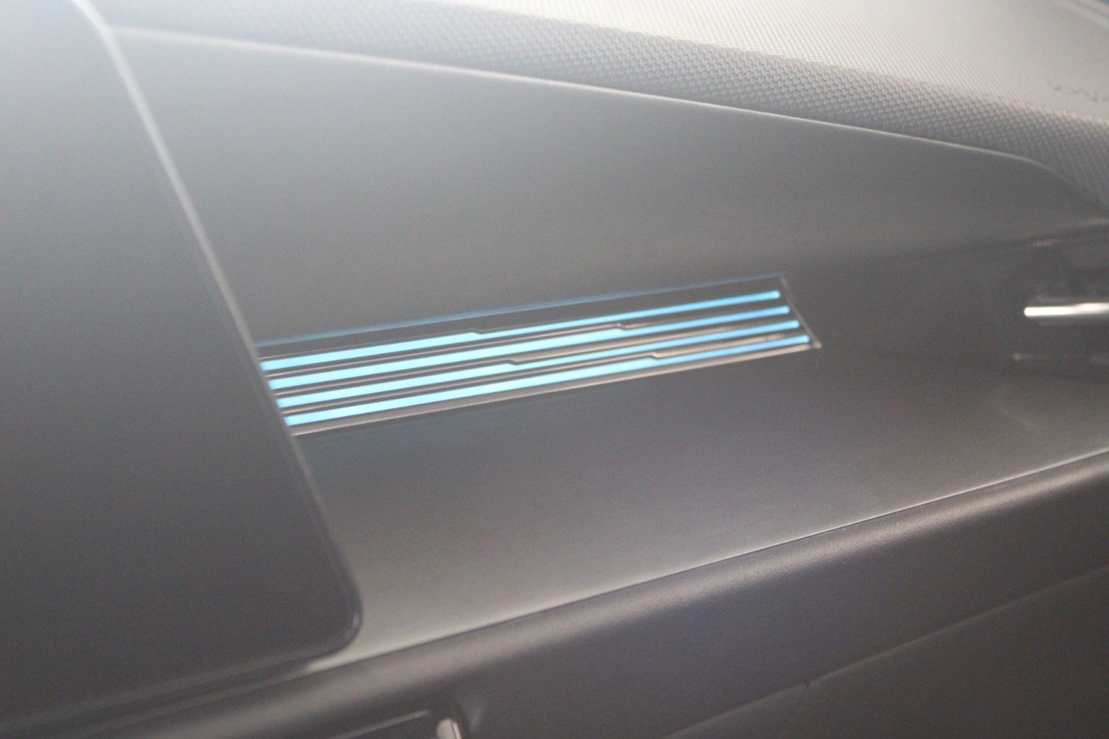 Fahrzeugabbildung Kia Niro EV Inspiration Ausparken Wärmepumpe 64 kWh
