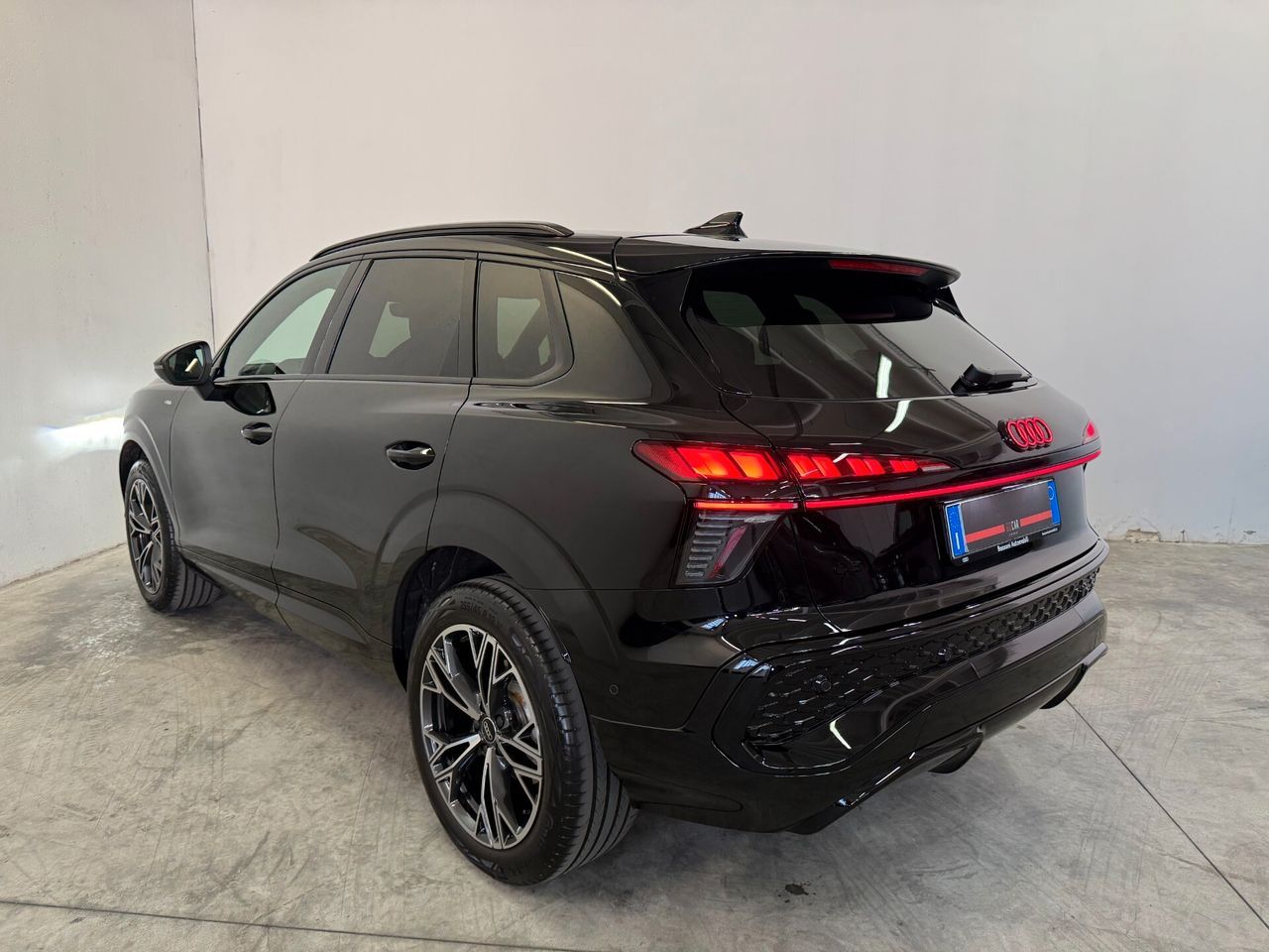 Audi Q3 1.5 tfsi mhev 150 Cv S line edition inte imagem 3