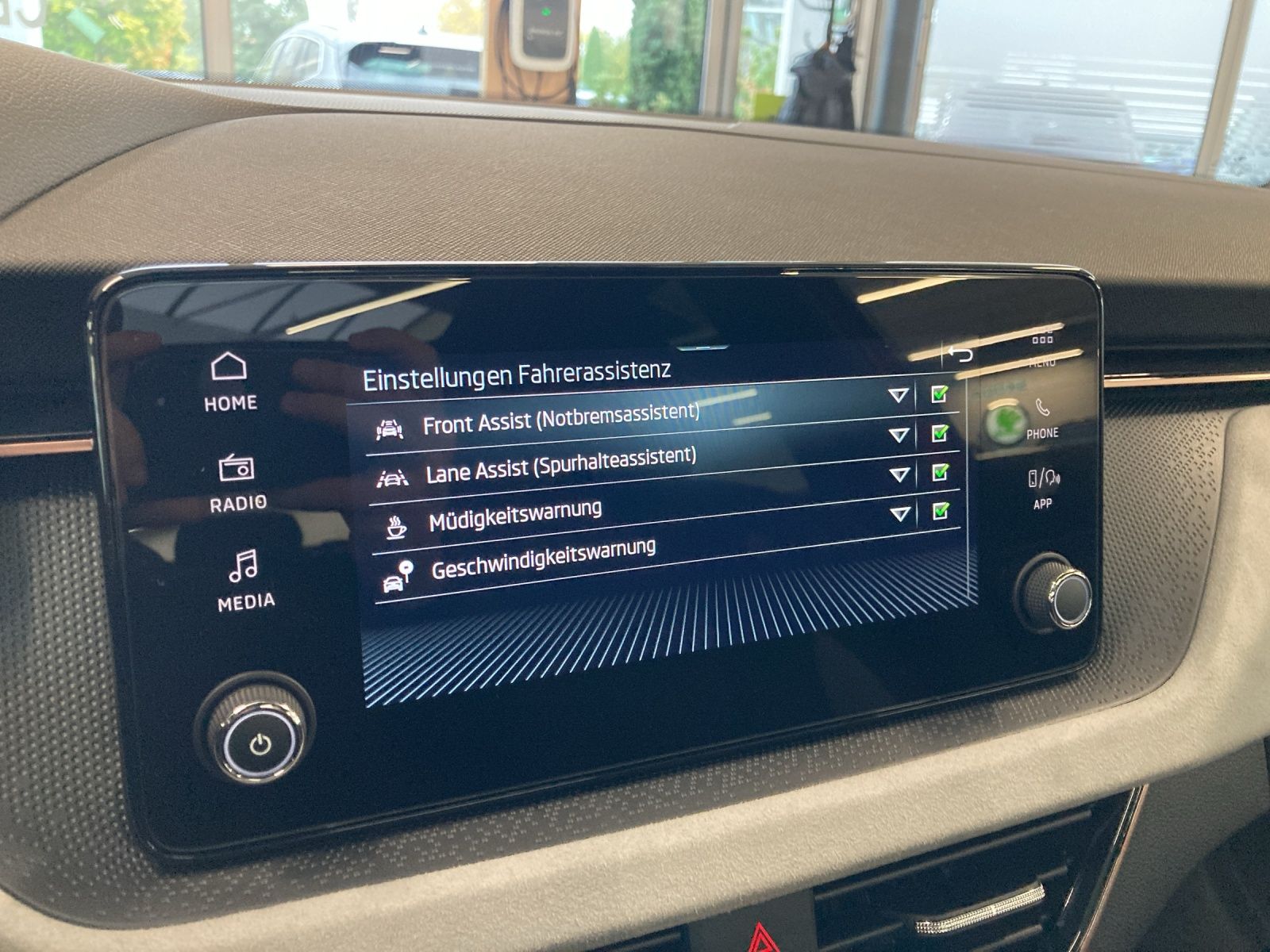 Fahrzeugabbildung SKODA Kamiq TOUR TSI MATRIX PANO DAB RÜCKFK