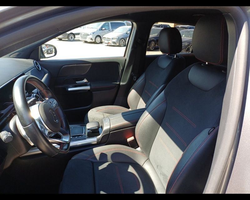 Mercedes-Benz GLA GLA 180 d Automatic Premium imagem 3