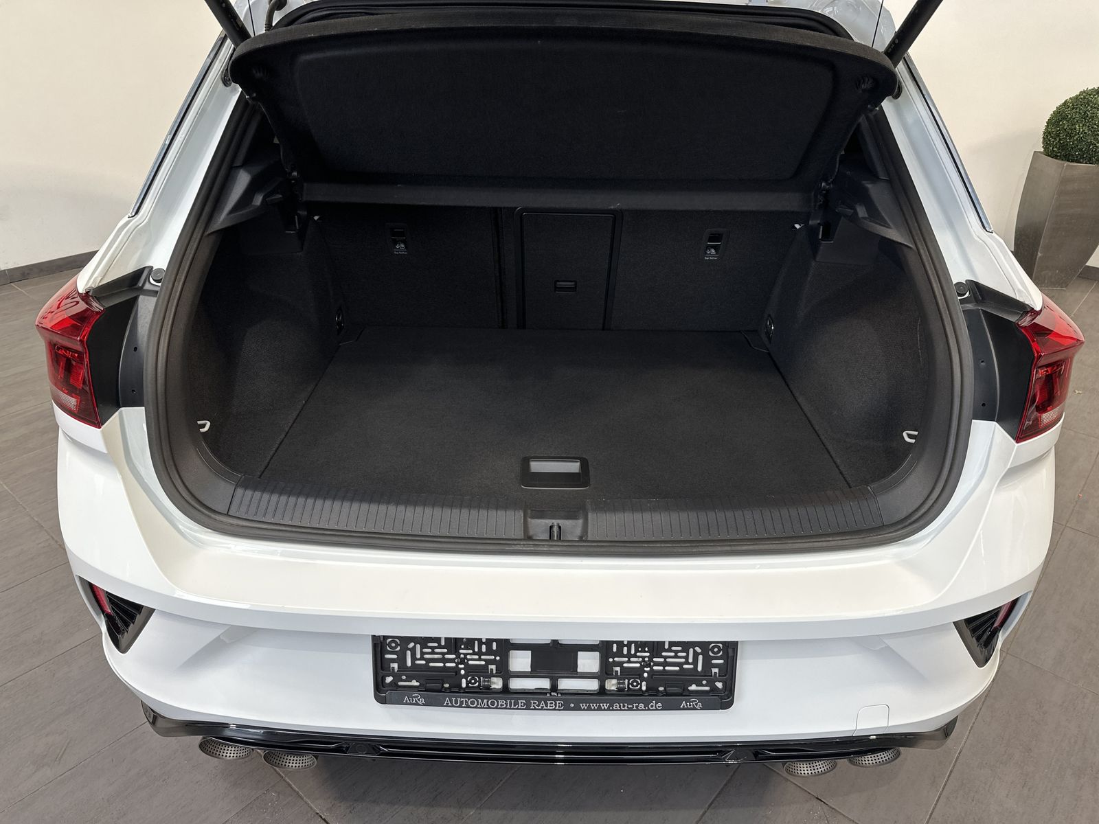 Fahrzeugabbildung Volkswagen T-Roc R 4Motion NAV+LED+KAMERA+AHK+SPORTABGAS+VC