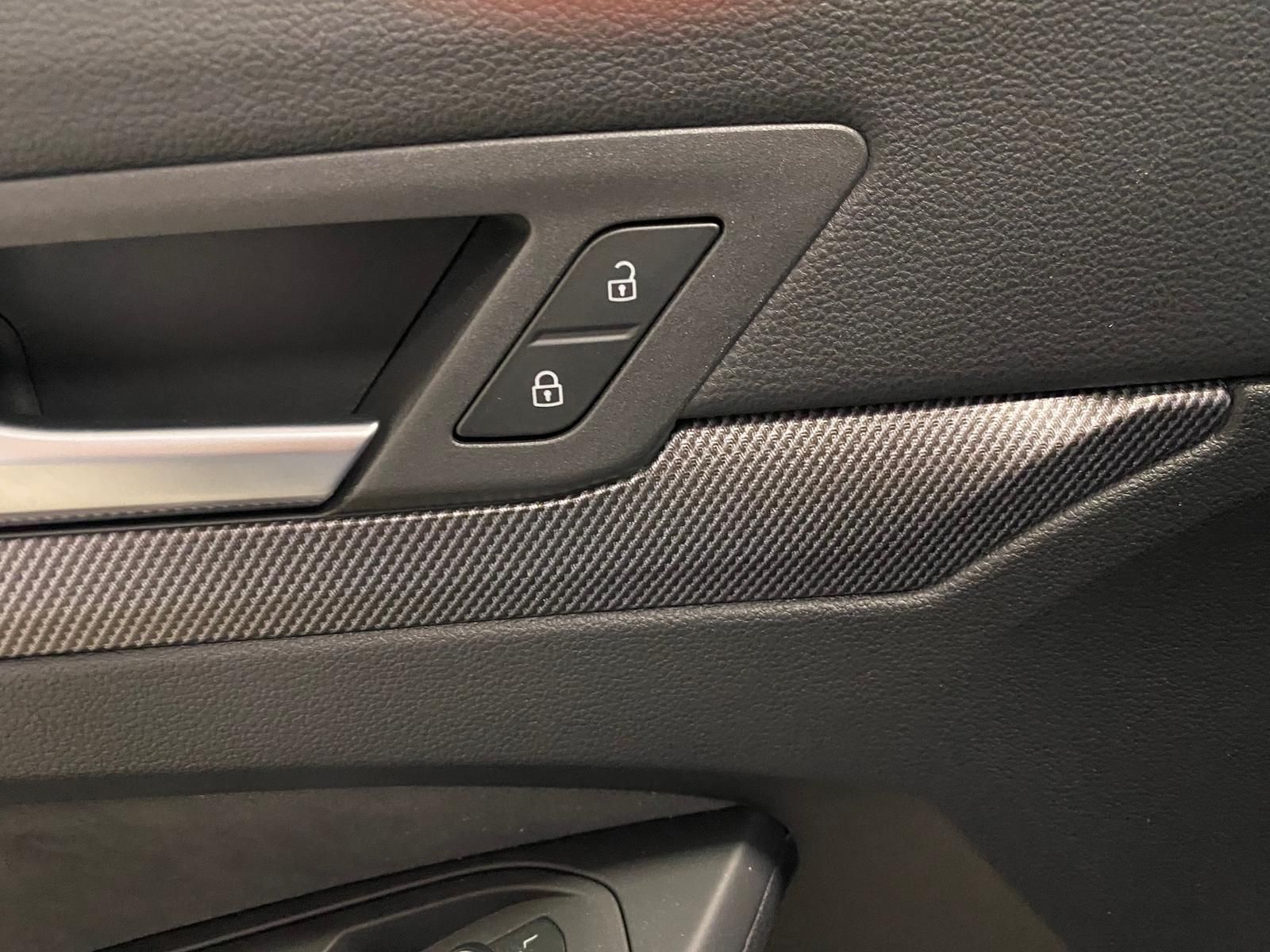 Fahrzeugabbildung Volkswagen Golf 1.5 eTSI R-Line DSG+ACC+360°+HUD+HARMAN KAR