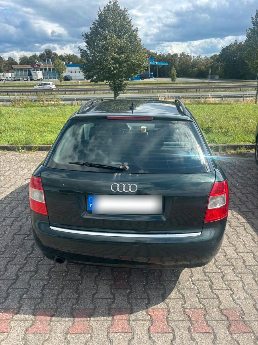 Audi A4 2004 — interior