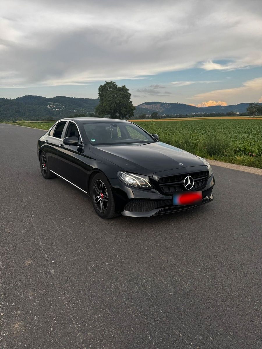 MERCEDES-BENZ Mercedes Benz E200D 9G 360 Kamera