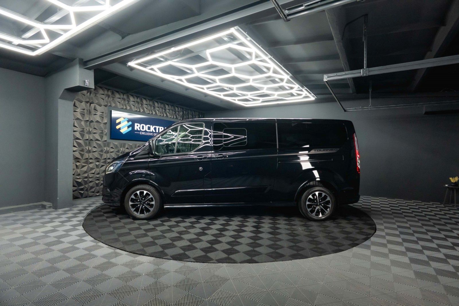 Fahrzeugabbildung Ford Tourneo Custom 320 L2 Sport | 8Sitze | ACC | LED