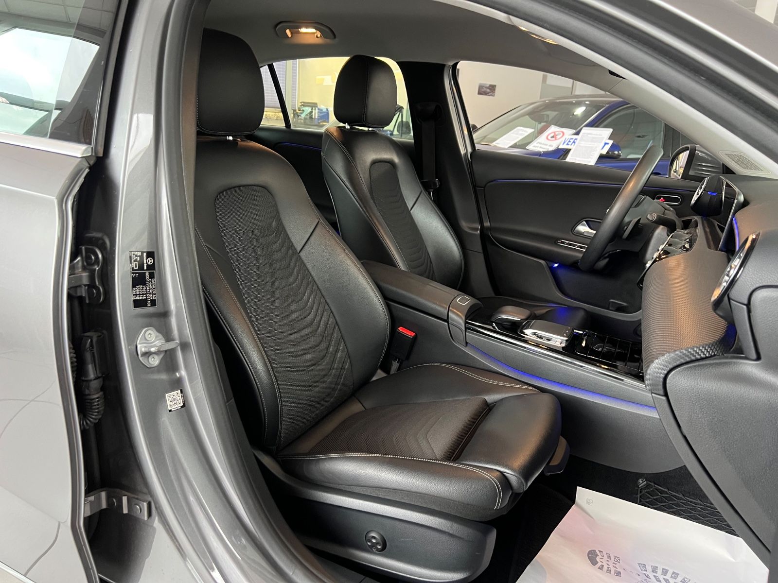 Fahrzeugabbildung Mercedes-Benz A 250 *AMBIENTE-BELEUCHTUNG*MEMORY-SITZE*