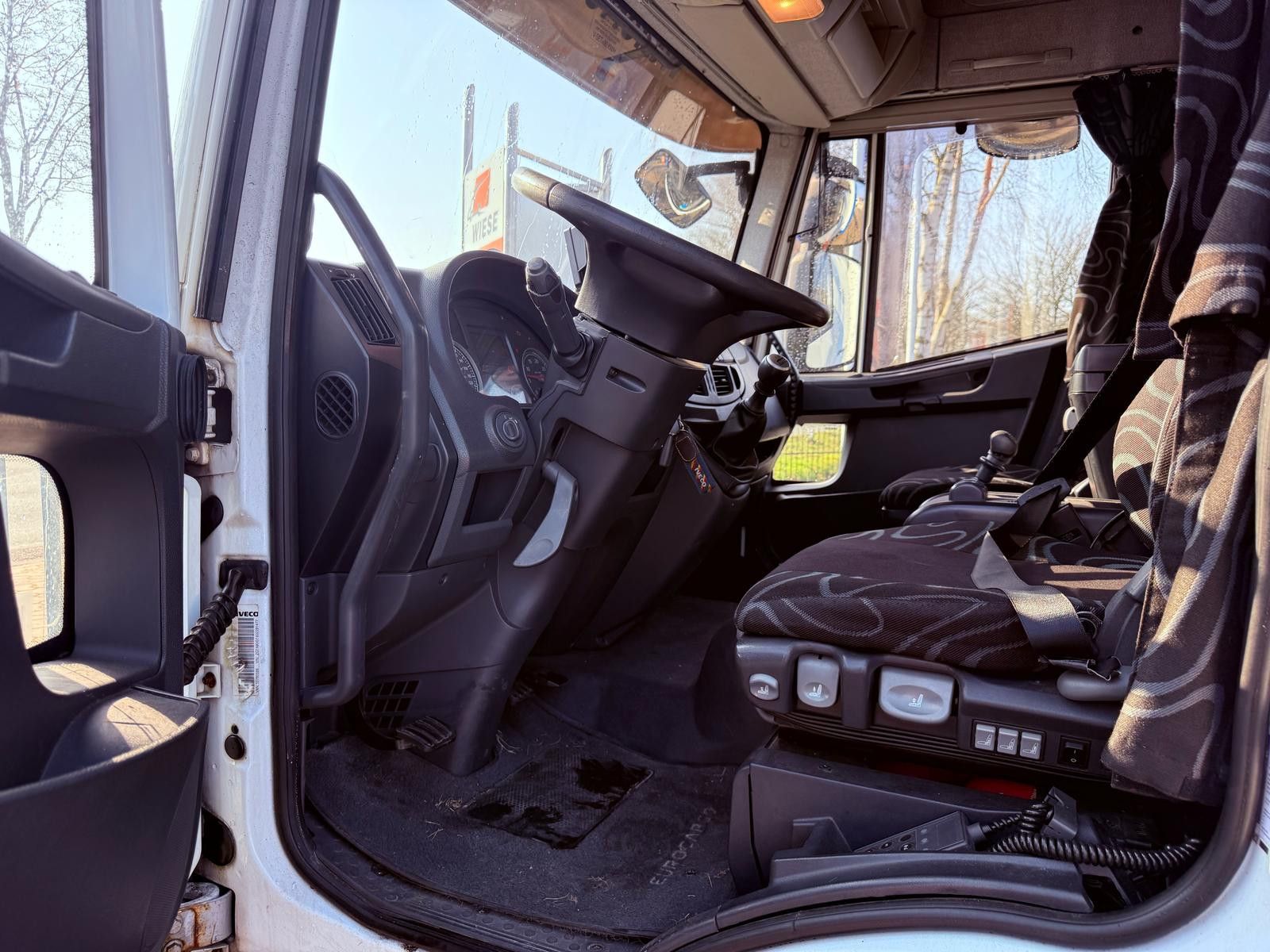 Fahrzeugabbildung Iveco EEV 80E22 EuroCargo Koffer mit Ladebordwand 1T
