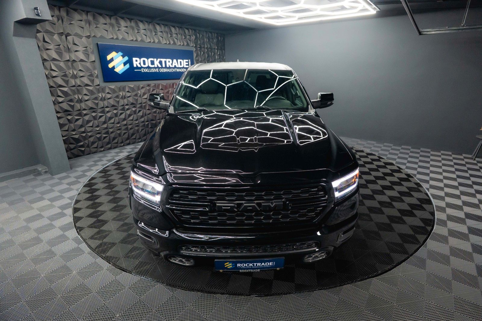 Fahrzeugabbildung Dodge RAM 5.7 V8 HEMI 4x4 BLACK EDITION Longbed 19%