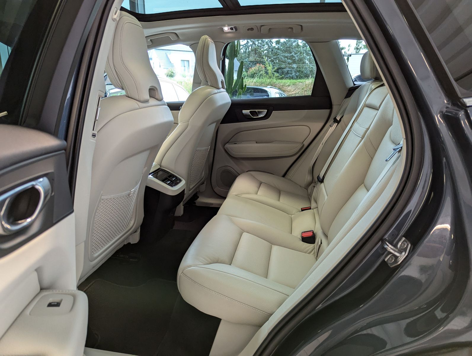 VOLVO XC60 Inscription HUD Harman H/K Pano Cam 360° - Image 13