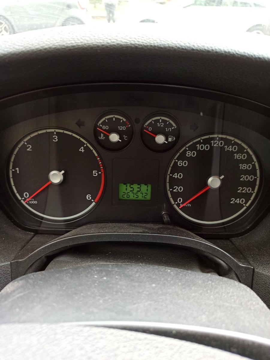 Ford Focus 2005 — interior