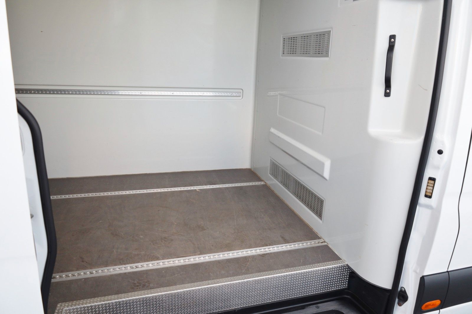 Fahrzeugabbildung Mercedes-Benz Sprinter III 319 CDI L3 / L4 Pharmamobil, MAXI