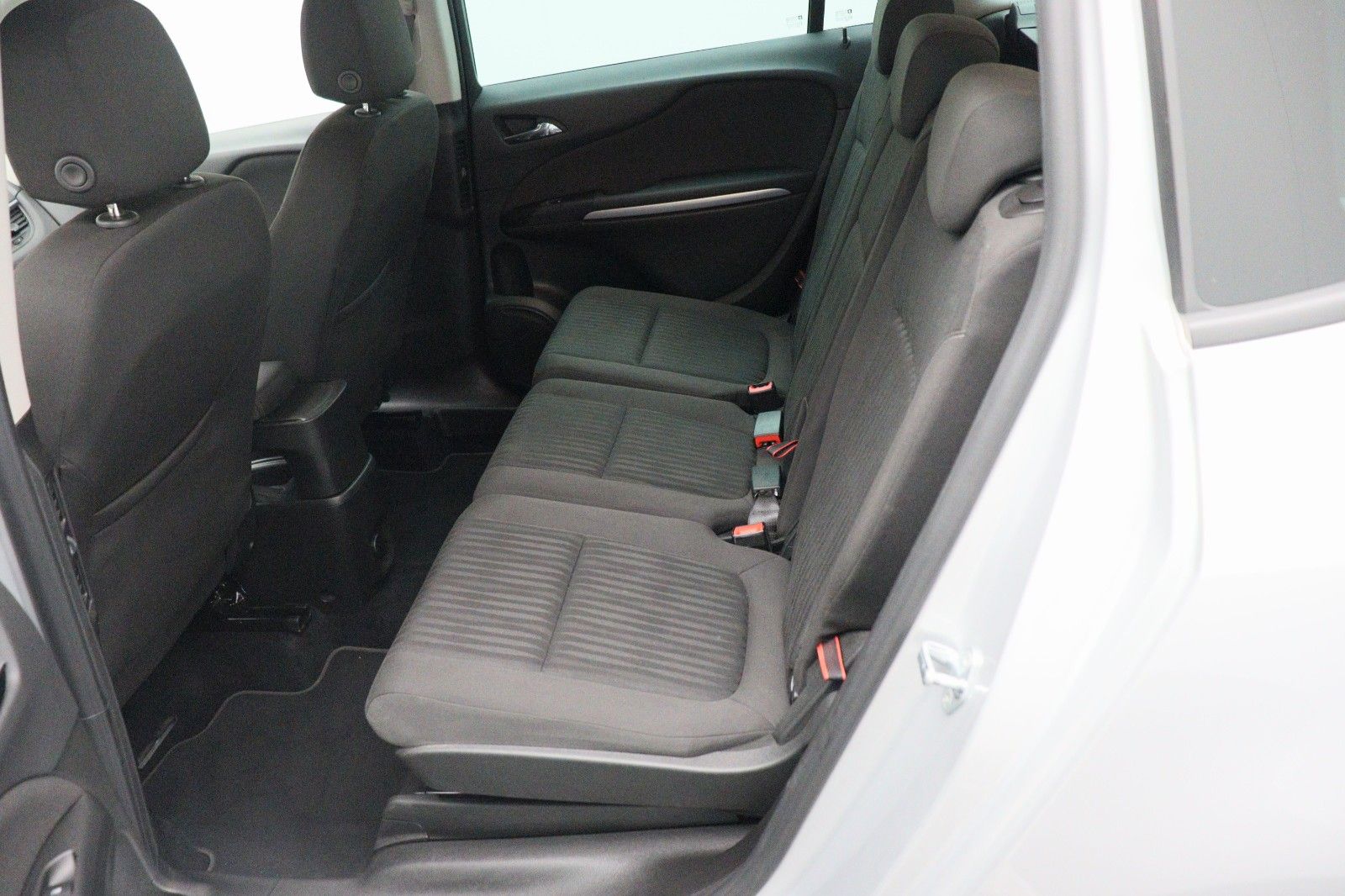 Fahrzeugabbildung Opel Zafira C 1.4 Tourer Active NAVI SHZ 7-Sitzer