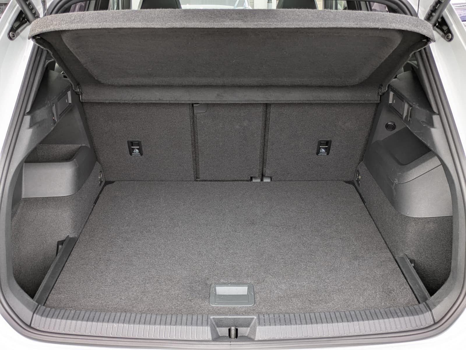 Fahrzeugabbildung Volkswagen Tiguan 2.0 TDI 4M R-Line PANO*H&K*AHK*MATRIX*20"