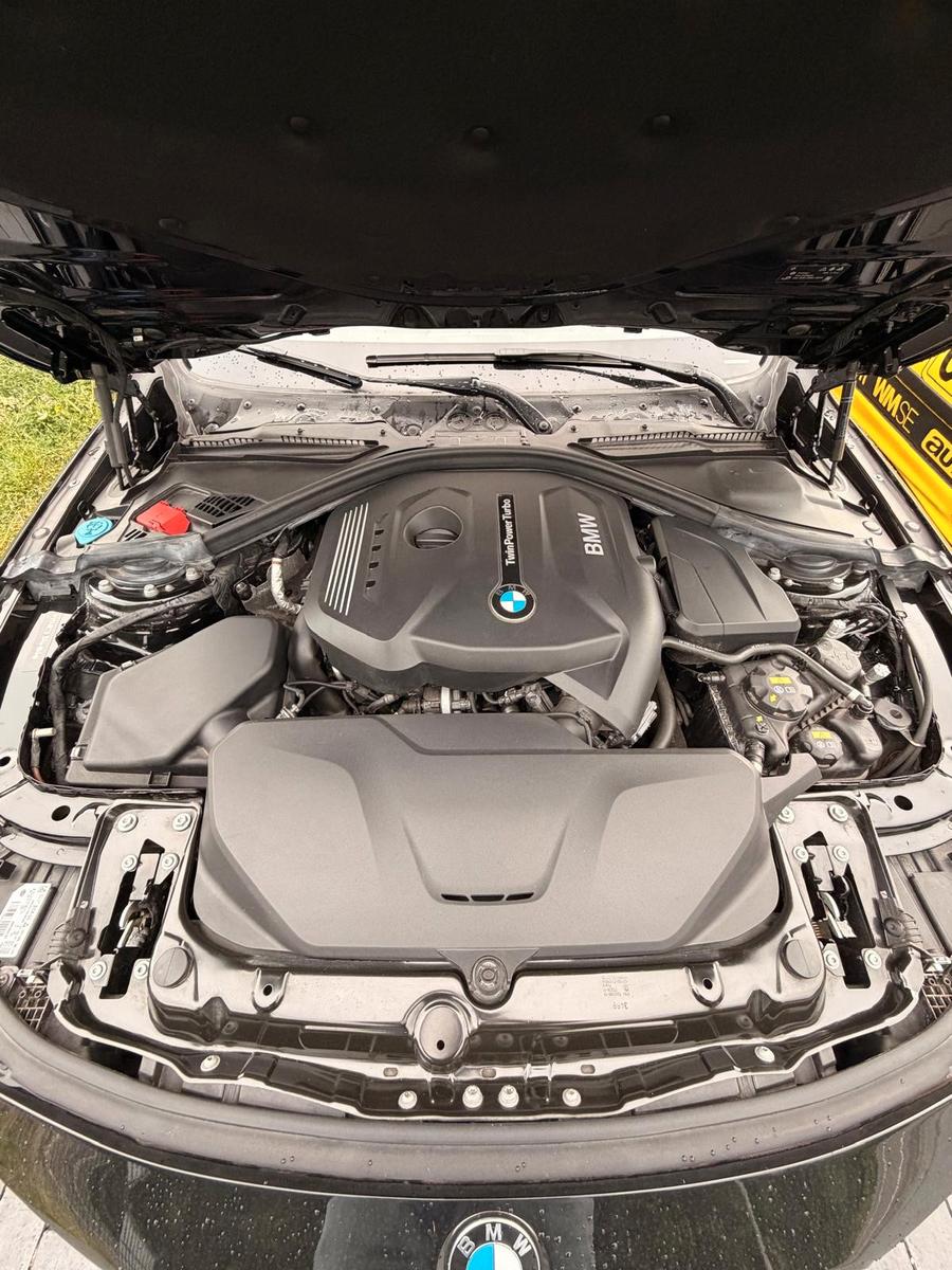 BMW 320i Touring Luxury Line