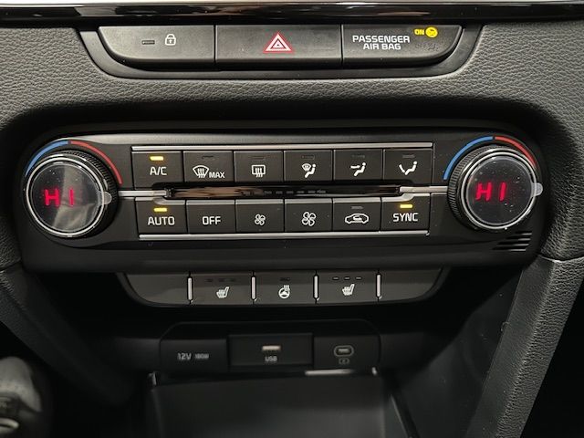 Fahrzeugabbildung Kia Ceed_sw Vision 1.4 Navi SHZ VerkehrszeichenERK