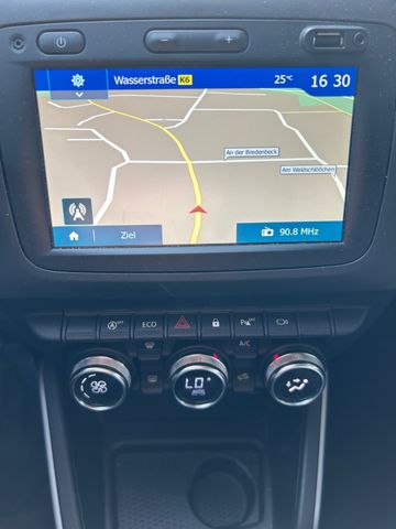 Fahrzeugabbildung Dacia Duster II Celebration+CarPlay+Navi+AllwLM+Kamera