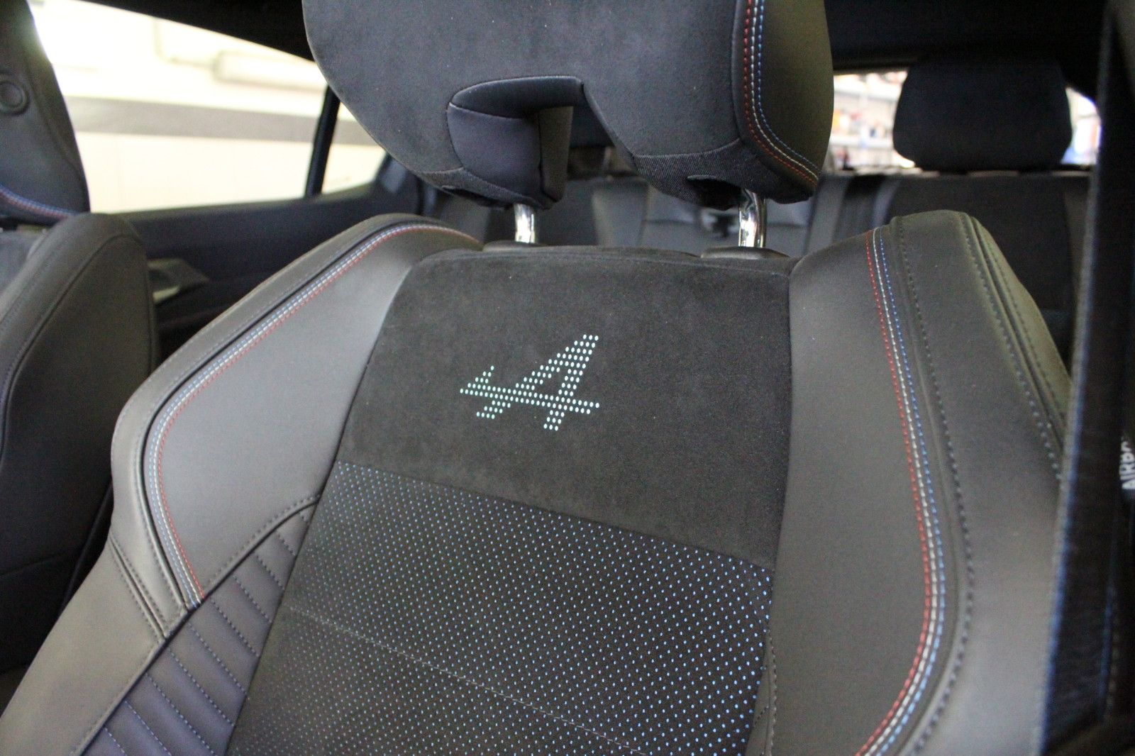 Fahrzeugabbildung Renault Rafale Hybrid E-Tech 4x4 300 PHEV Esprit Alpine