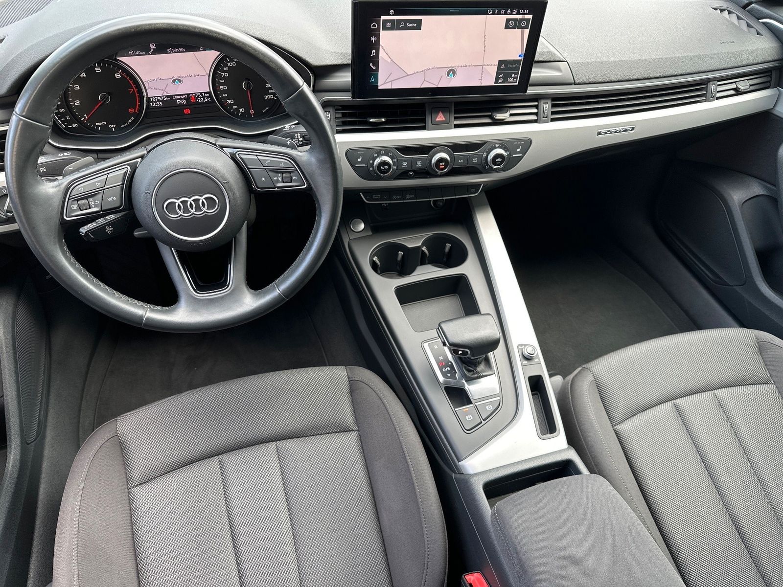 Fahrzeugabbildung Audi A4 Avant 45 TFSI Quattro Advanced Black NAV+LED