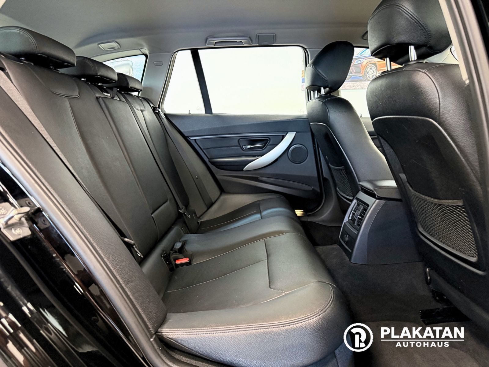 Fahrzeugabbildung BMW 318d Touring Leder Navi Bi-Xenon
