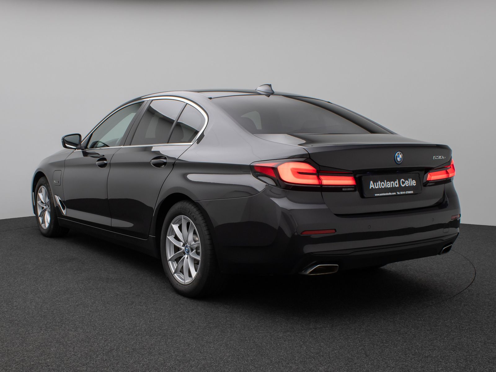 Fahrzeugabbildung BMW 530e HUD DAB HiFi CockPitPro PDC Komfort Alarm