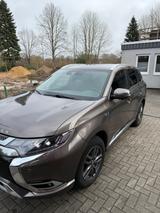 Mitsubishi Outlander PHEV 2.4  4WD Top, AHK, Pano, Garantie - Mitsubishi Outlander mit Panoramadach