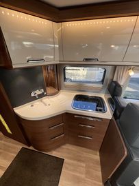 Niesmann + Bischoff Flair 880 LE HubstützenHubbettMarkiseSolarNA