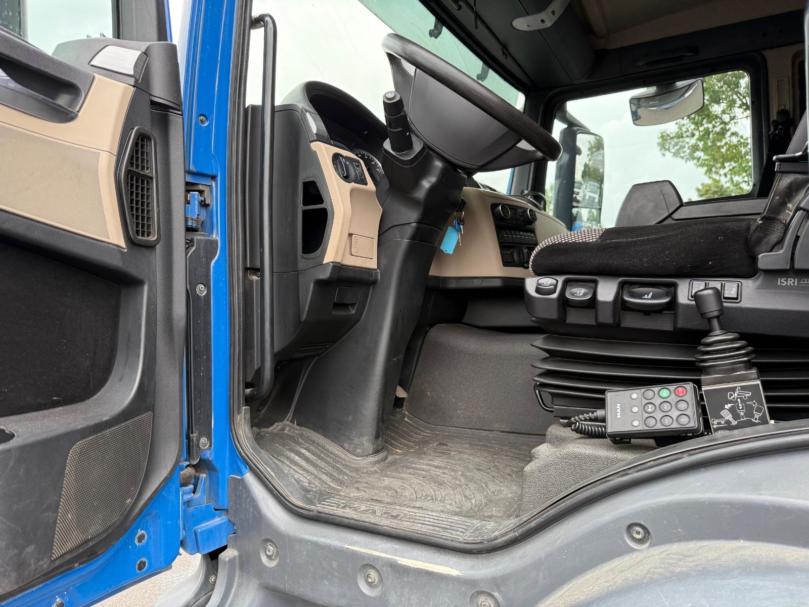 Fahrzeugabbildung MAN TGS 18.460 4x4H BLS SZM mit Hydrauliksystem