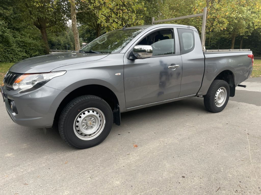 Image of Mitsubishi L200
