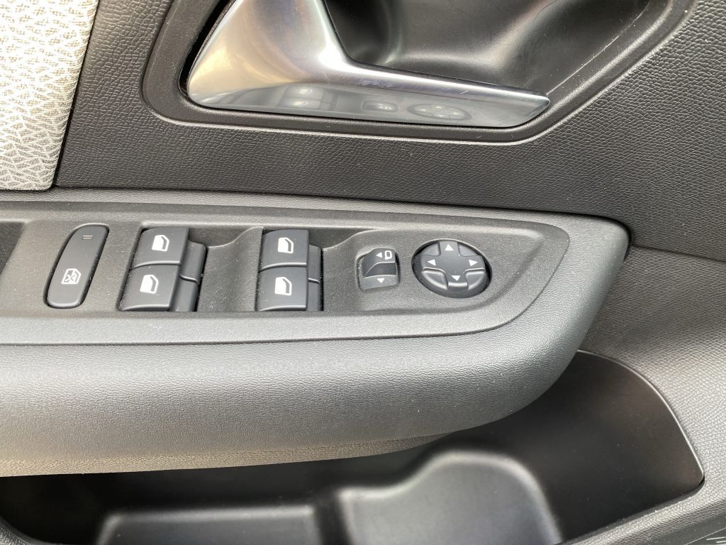 Fahrzeugabbildung Citroën C4 PT 130 S&S *Automatik* MAX *beh. Lenkr*HeadUp